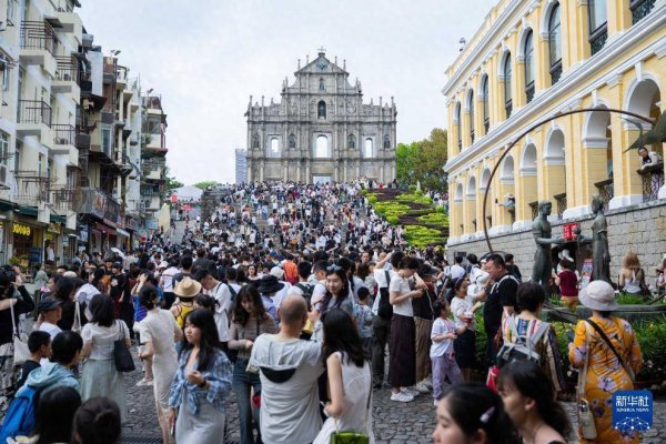旗开网 入境旅客创新高 “五一”假期感受澳门之美