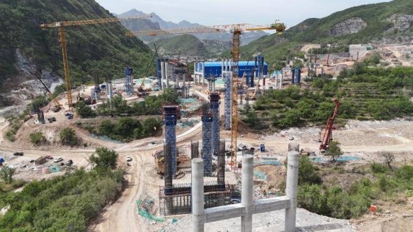 申银优配 “五一”假期108新线高速公路建设者奋战一线