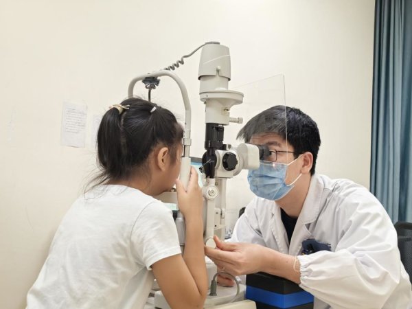 天臣配资 上海持续高温，医院设置“中暑患者专用抢救区域”，分时段预约鼓励错峰就诊